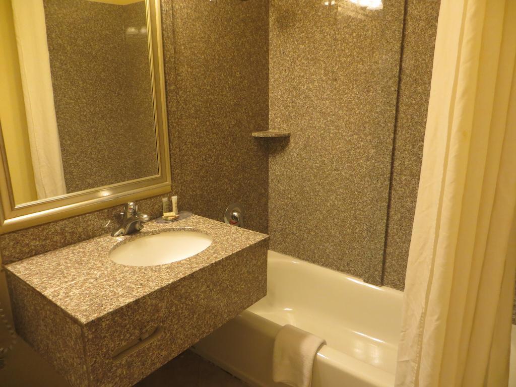 Super 8 By Wyndham Chicago Northlake O'Hare South Room photo
