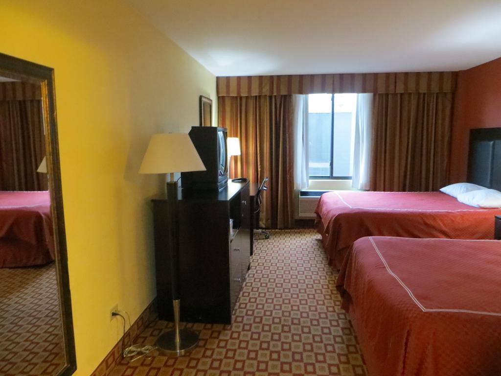 Super 8 By Wyndham Chicago Northlake O'Hare South Room photo